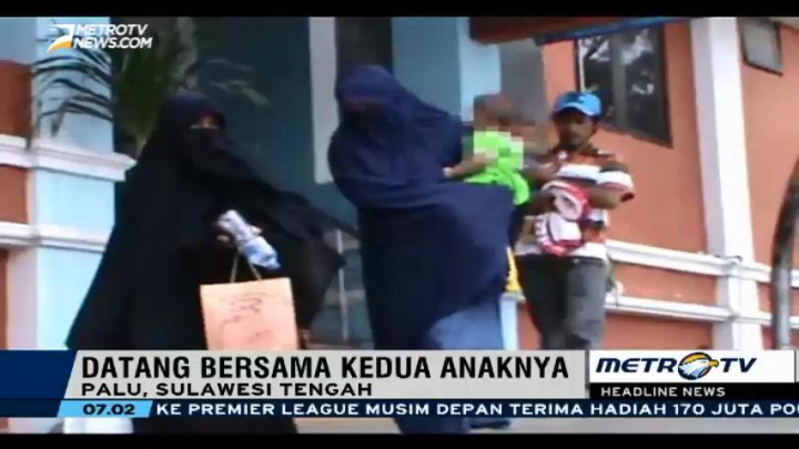 Istri Kelompok Santoso Datangi Suaminya di Mapolda Sulteng