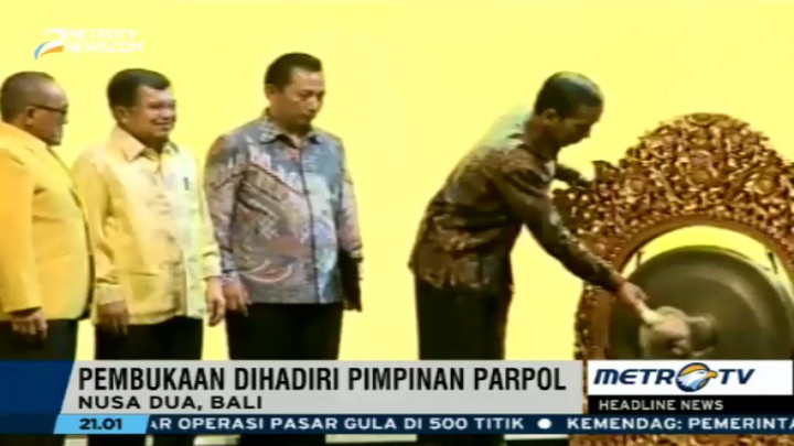 Jokowi Pukul Gong Pembuka Munaslub Golkar