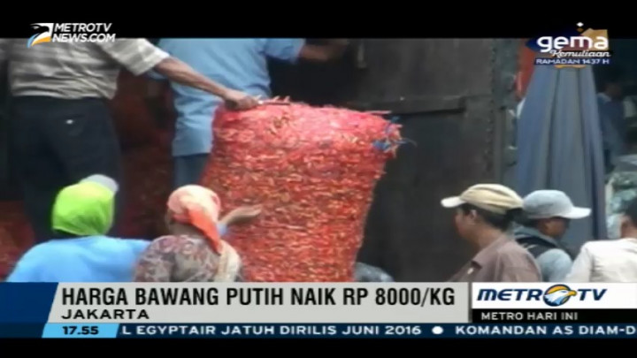 Harga Bawang Putih di Pasar Induk Kramat Jati Naik