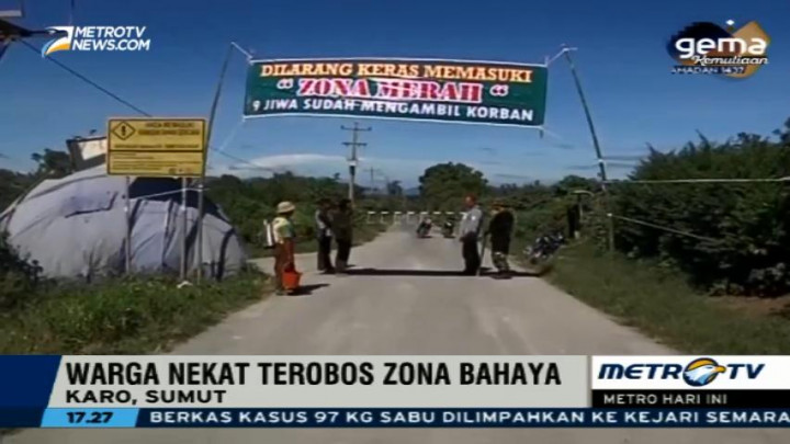 Warga Nekat Kembali Berkebun di Zona Merah Gunung Sinabung