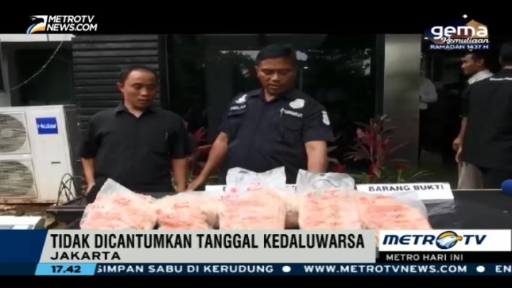 Polisi Sita 1,5 Ton Daging Ayam Beku Kedaluwarsa