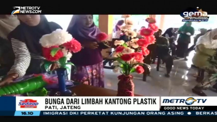 Cantiknya Bunga dari Limbah Kantong Plastik