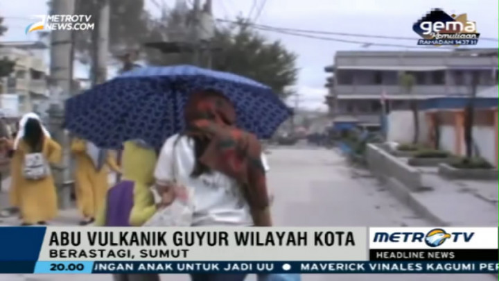 Berastagi Diguyur Hujan Abu Vulkanik Sinabung