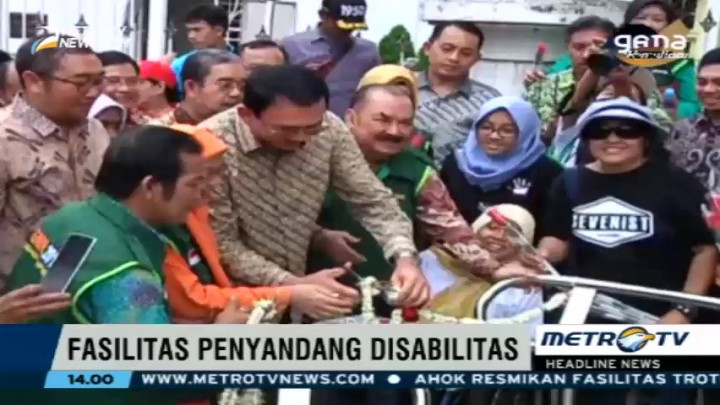 Ahok Resmikan Portal S di Trotoar RSCM