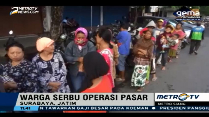 Warga Surabaya Serbu Operasi Pasar Murah Sembako