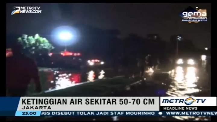 Tanggul Jebol, Warga Pantai Mutiara Dievakuasi