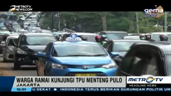 TPU Menteng Pulo Dipadati Peziarah, Lalu Lintas Tersendat