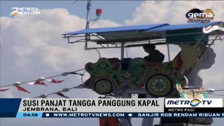 Menteri Susi Panjat Tangga Panggung Juragan Kapal di Bali