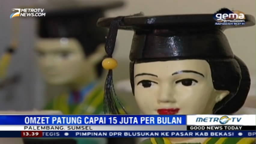 Bisnis Patung Wisuda Beromzet Belasan Juta