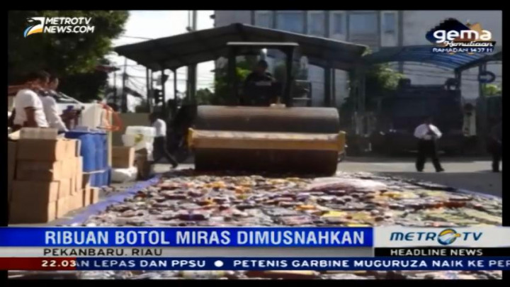 Polda Riau Musnahkan Ribuan Botol Minuman Keras Oplosan
