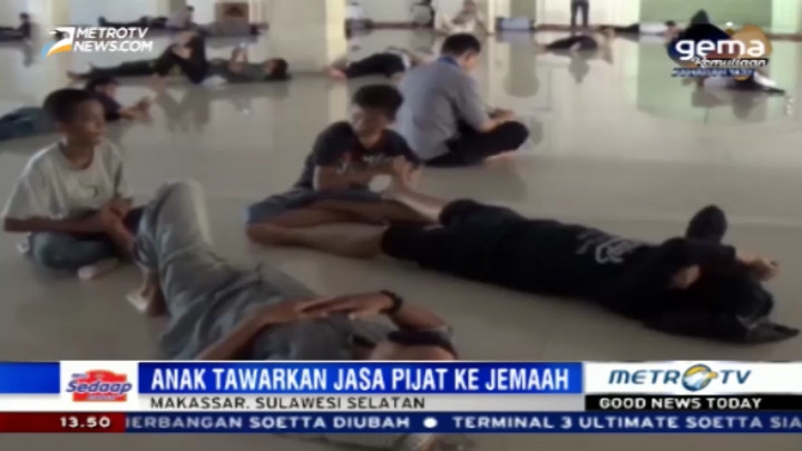 Jasa Pijat Cilik Dadakan di Masjid Raya Makassar