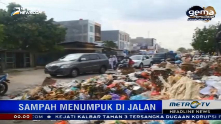 Petugas Kebersihan Pekanbaru Mogok, Sampah Menumpuk di Jalan