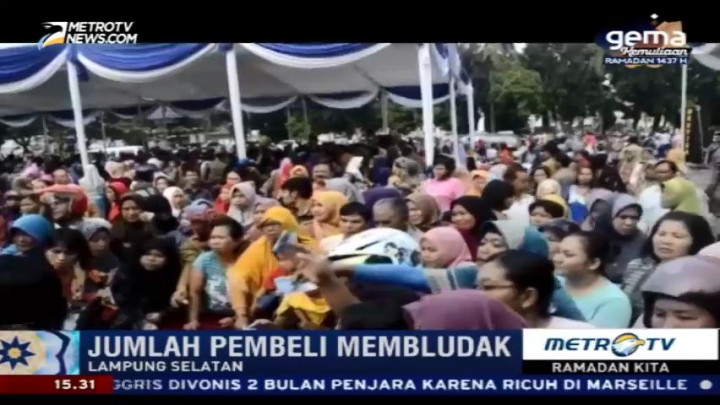 Warga Serbu Pasar Murah di Lampung dan Solo