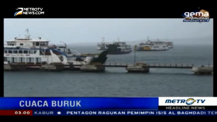 Kabut Tebal Ganggu Jarak Pandang Kapal di Pelabuhan Ketapang