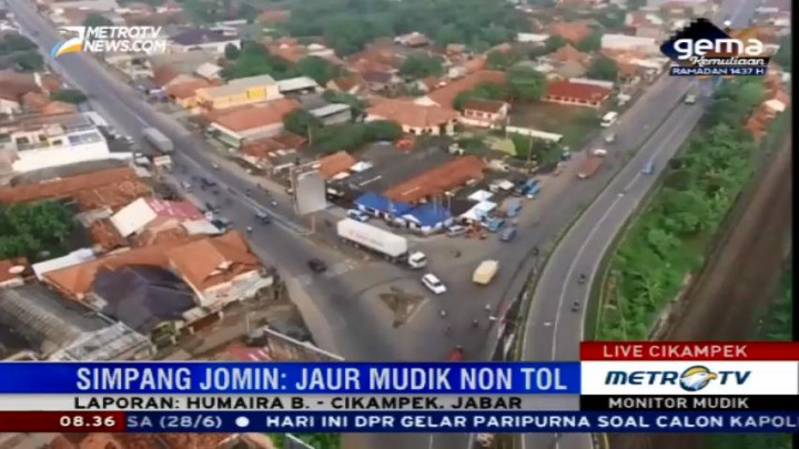 Bus dan Truk Mendominasi Lalu Lintas di Simpang Jomin