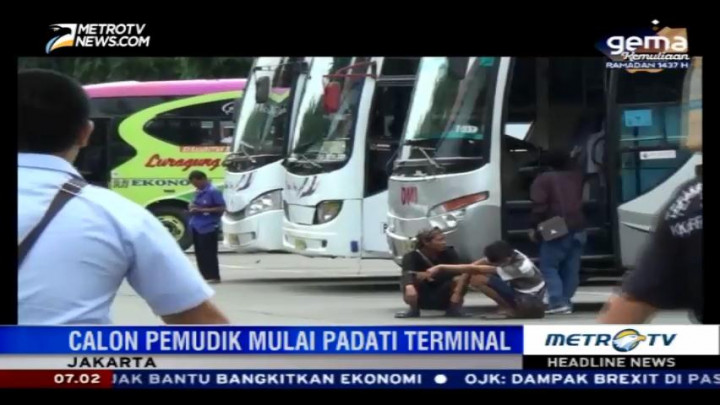 Pemudik Mulai Padati Terminal Kampung Rambutan