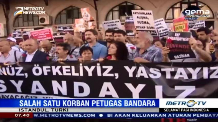 Unjuk Rasa Kecam Serangan Bom di Bandara Ataturk