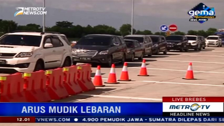 Antrean Kendaraan di Exit Tol Brebes Barat Capai 5 Km