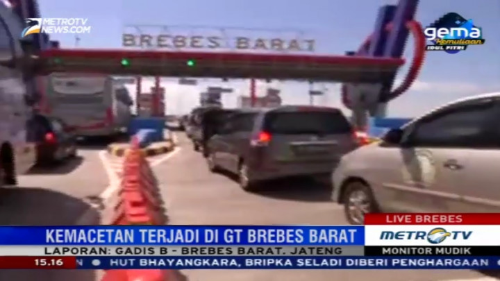 Macet, Pengelola Turunkan Petugas Tambahan di Gardu Tol Brebes Barat