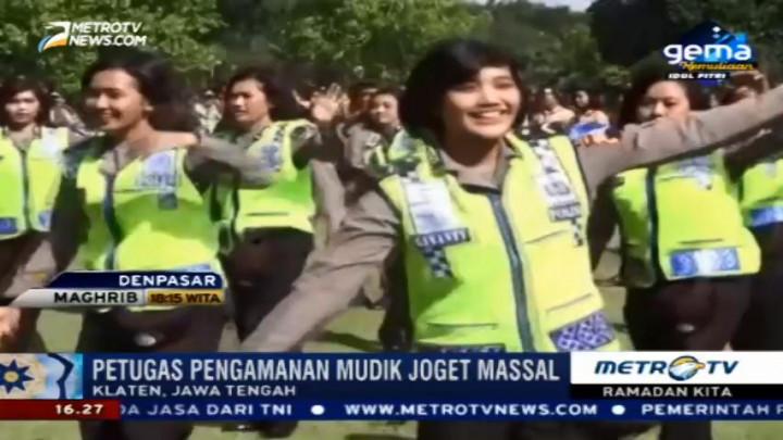 Siap Sambut Arus Mudik, Petugas Pengamanan Joget Massal