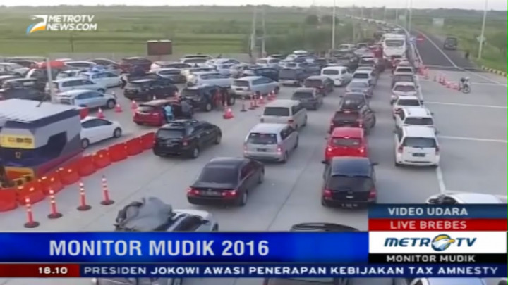 Arus Kendaraan di Pintu Tol Brebes Timur Meningkat 80 Persen