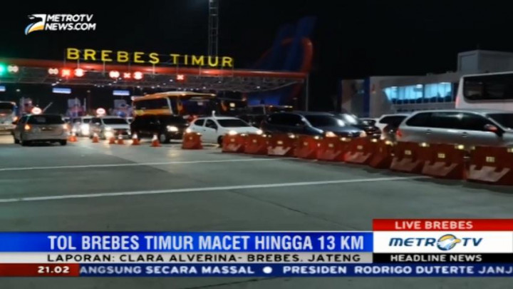 Antrean Kendaraan di Pintu Keluar Tol Brebes Capai 13 Km