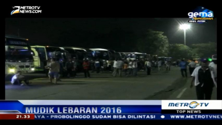 Lonjakan Penumpang di Terminal Kampung Rambutan Terjadi Malam Ini