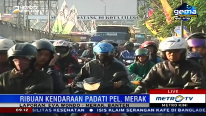 Ribuan Kendaraan Padati Pelabuhan Merak