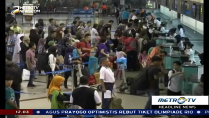 Gelombang Mudik di Bandara Juanda Terpantau Ramai