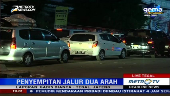 Jalur Pantura Tegal Padat Merayap
