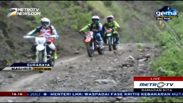 Berbagi Sembako ke Pedalaman Bersama Komunitas Motor Trail
