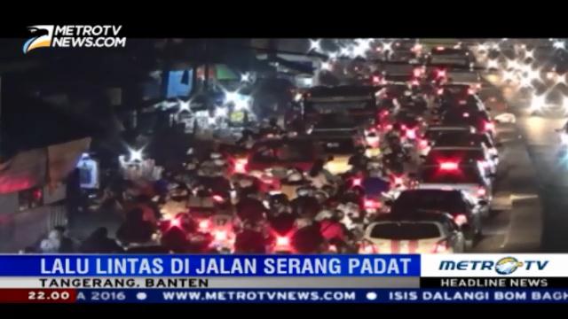 Lalu Lintas di Jalan Serang Padat