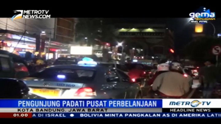Pusat Perbelanjaan di Bandung Dipadati Pengunjung