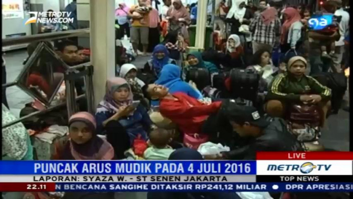 Jumlah Penumpang KA di Stasiun Senen Terus Meningkat