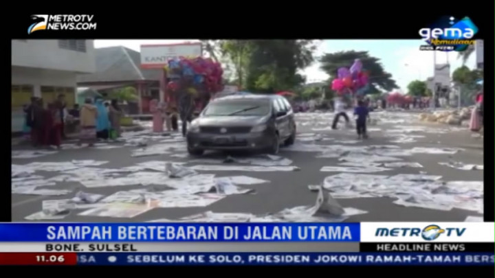 Sampah Koran Bertebaran Usai Pelaksanaan Salat Id di Bone