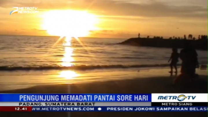 Pesona Pantai Padang Tarik Ribuan Wisatawan
