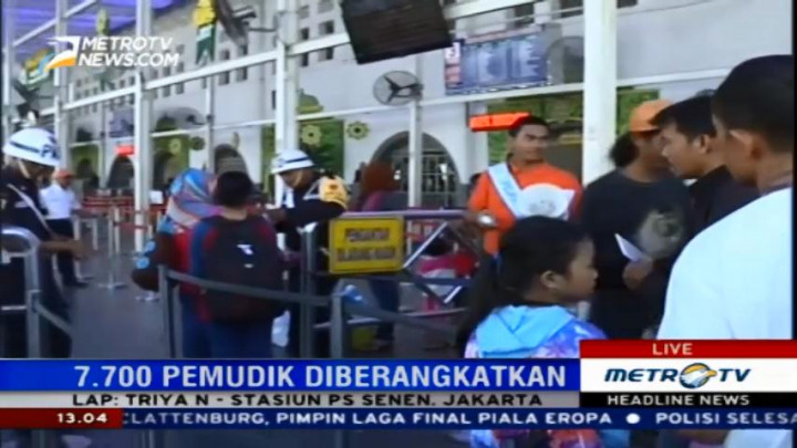 Arus Mudik Masih Terjadi di Stasiun Pasar Senen