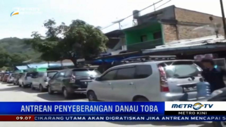 Antrean Kendaraan di Danau Toba Capai 2 Km
