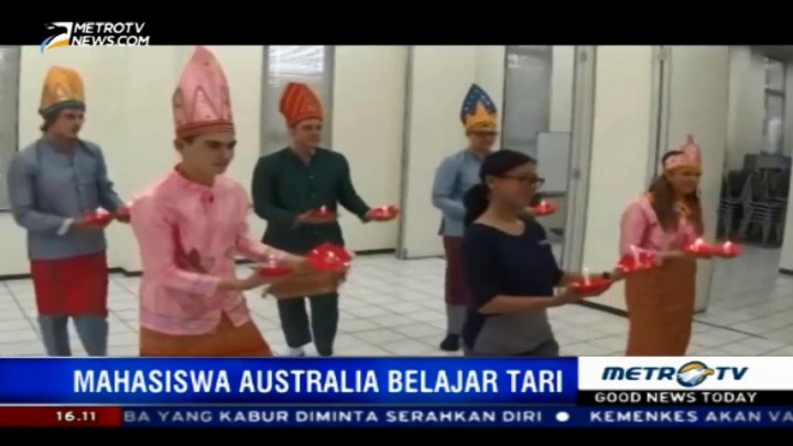 Mahasiswa Australia Belajar Tari Lilin