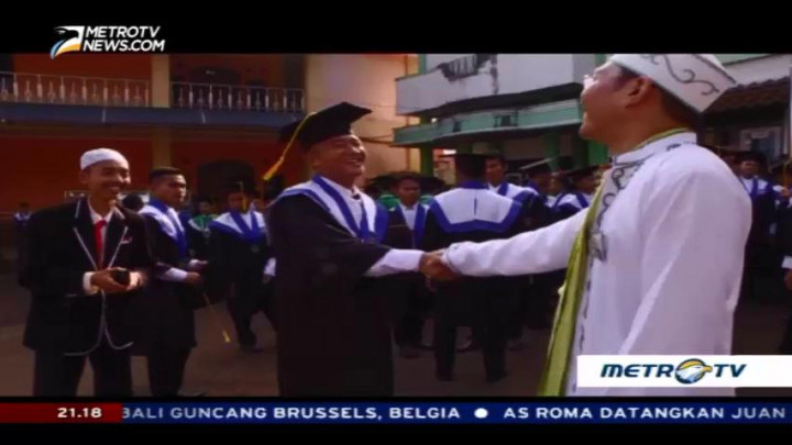 Selaras di Bawah Atap Pesantren (2)