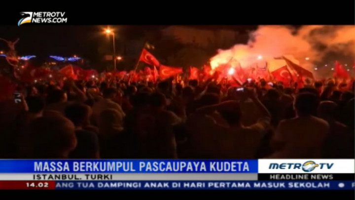 Ratusan Pendukung Erdogan Berkumpul di Istanbul
