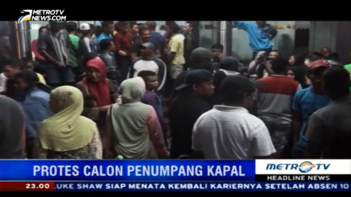 Ratusan Calon Penumpang Demo di Kantor Pelni Ambon