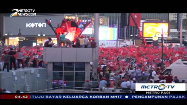 Ribuan Warga Rayakan Kegagalan Kudeta Turki