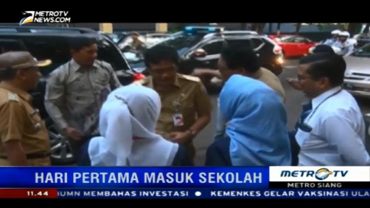 Wagub Djarot Pantau Hari Pertama Sekolah