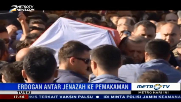 Erdogan Antar Jenazah Korban Kudeta Militer ke Pemakaman