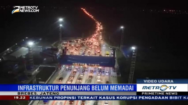 Macet Horor di Gerbang Tol Brebes Timur