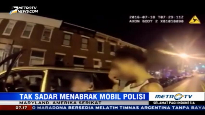 Asyik Bermain Pokemon Go, Seorang Pengendara Tabrak Mobil Polisi