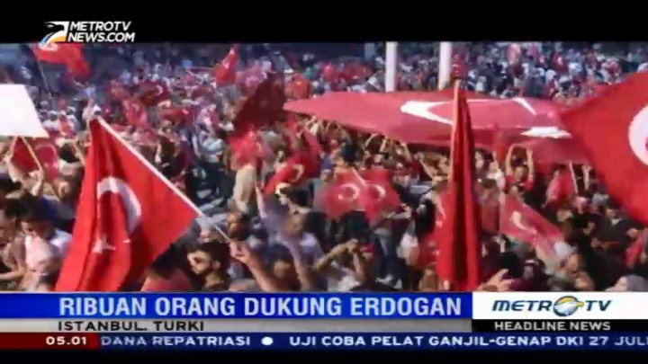 Ribuan Pendukung Erdogan Rayakan Kegagalan Kudeta Militer