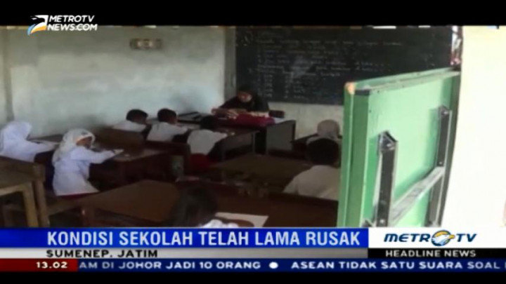 Sekolah Roboh, Siswa SDN Tambuko Sumenep Belajar di Lahan Parkir