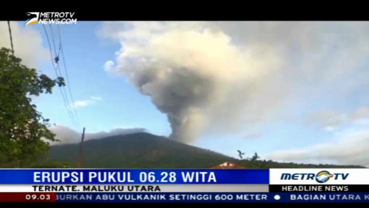 Gunung Gamalama Meletus